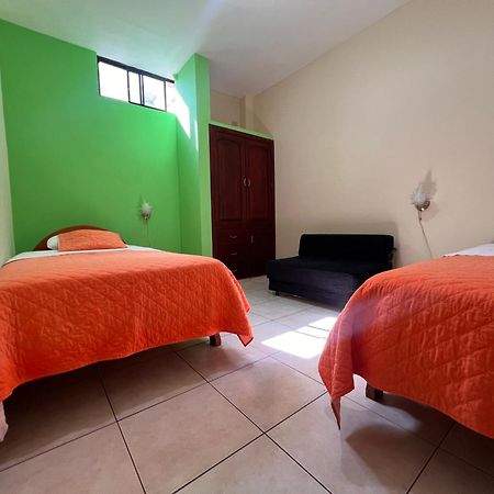Hostal Casa Cascada Puerto Ayora  Dış mekan fotoğraf