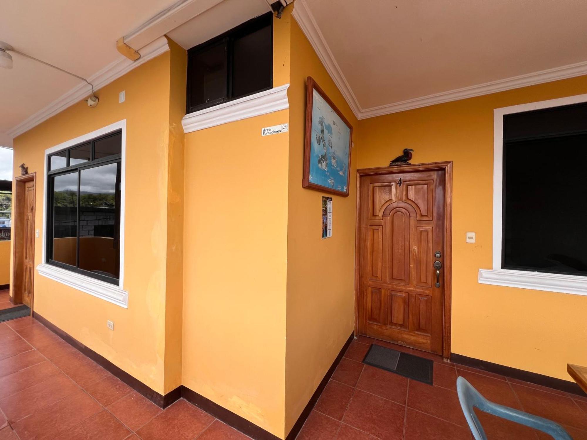 Hostal Casa Cascada Puerto Ayora  Dış mekan fotoğraf