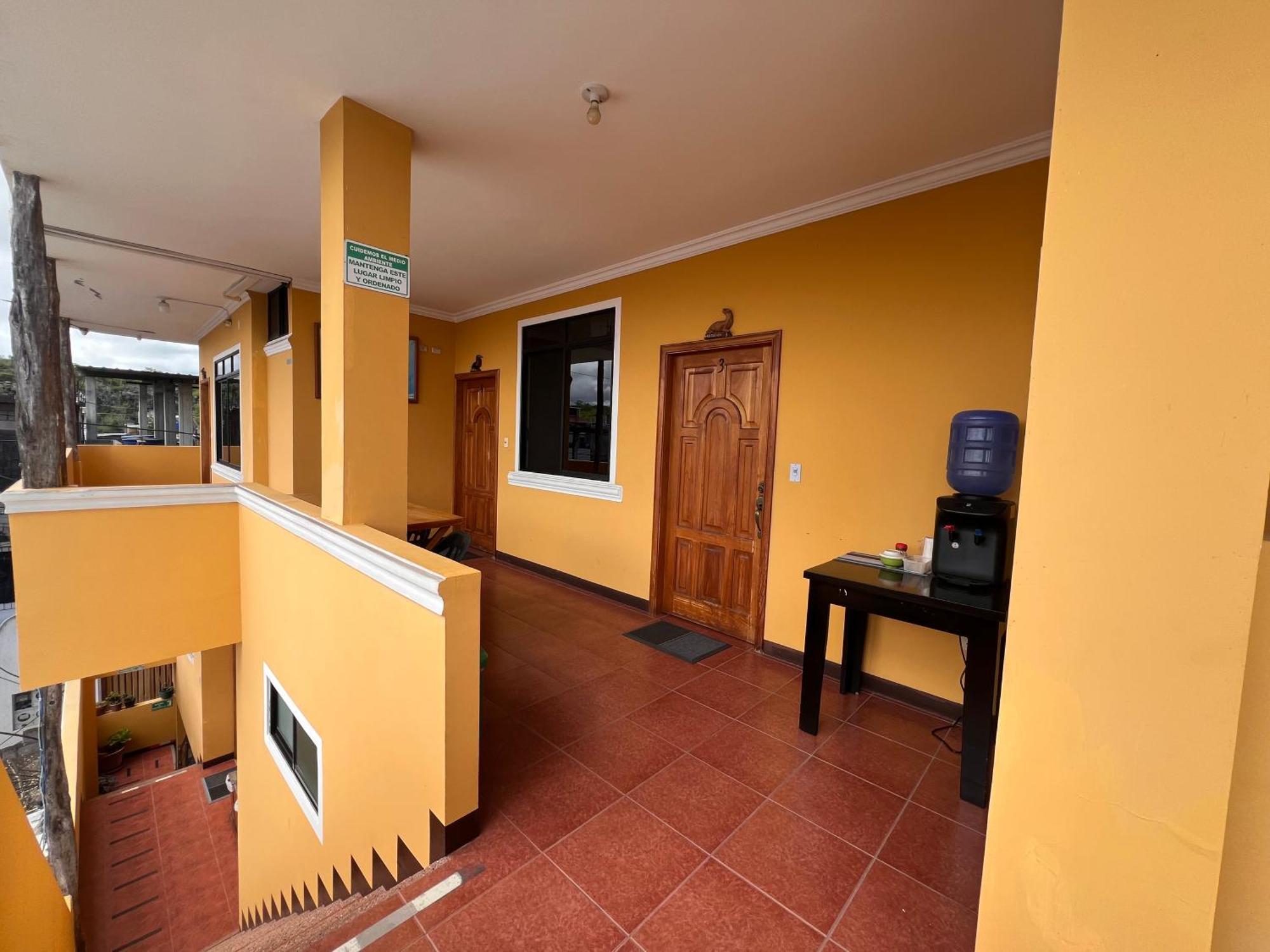 Hostal Casa Cascada Puerto Ayora  Dış mekan fotoğraf