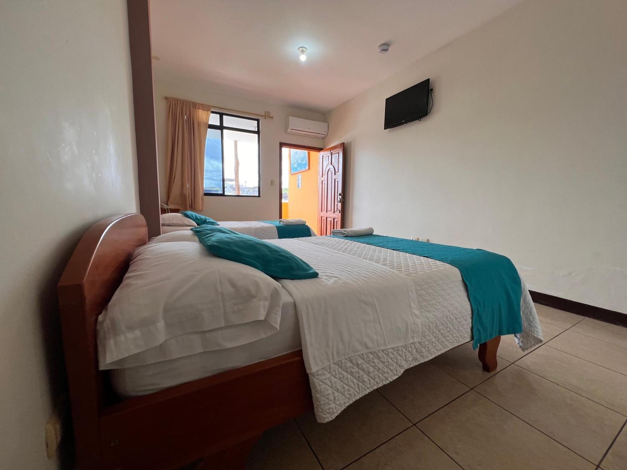 Hostal Casa Cascada Puerto Ayora  Dış mekan fotoğraf