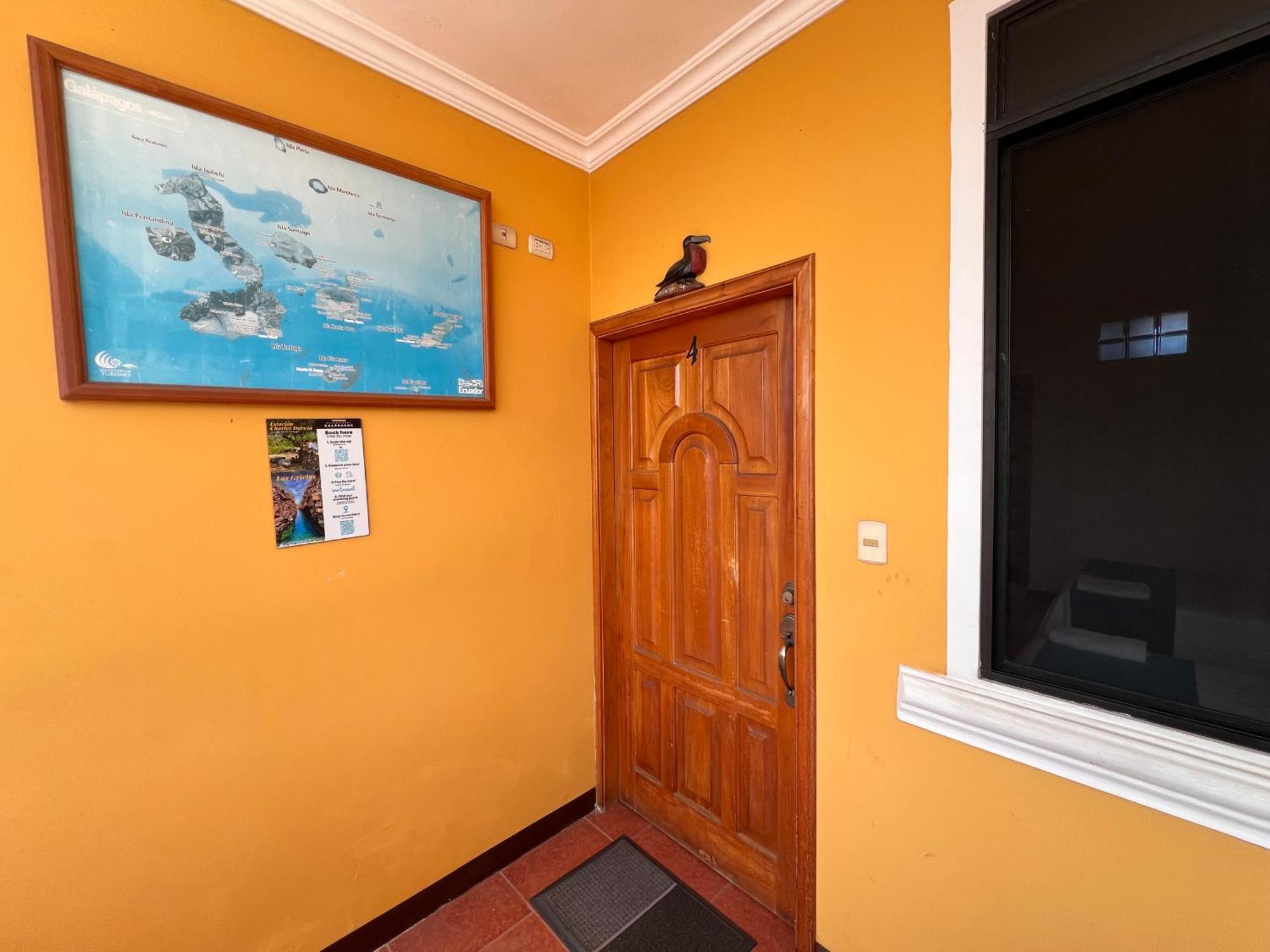 Hostal Casa Cascada Puerto Ayora  Dış mekan fotoğraf