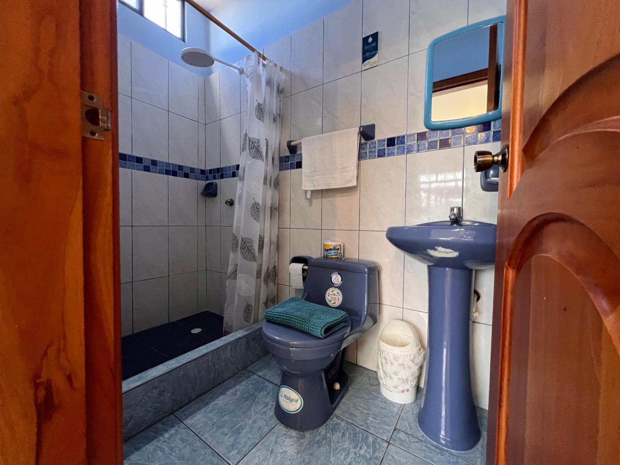 Hostal Casa Cascada Puerto Ayora  Dış mekan fotoğraf
