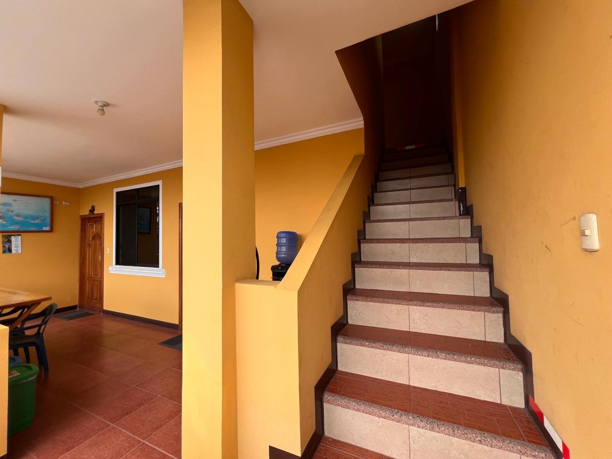 Hostal Casa Cascada Puerto Ayora  Dış mekan fotoğraf