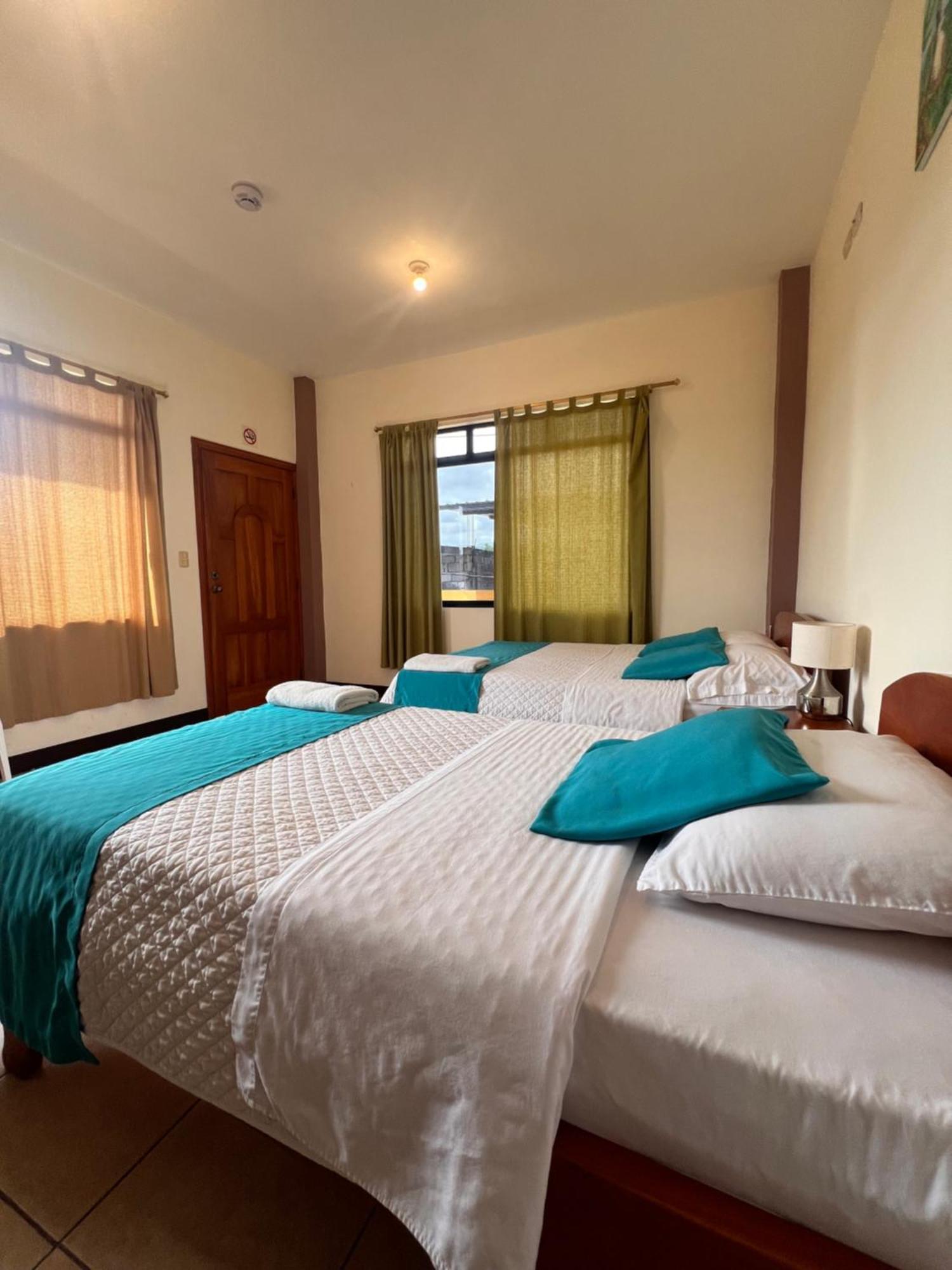 Hostal Casa Cascada Puerto Ayora  Dış mekan fotoğraf