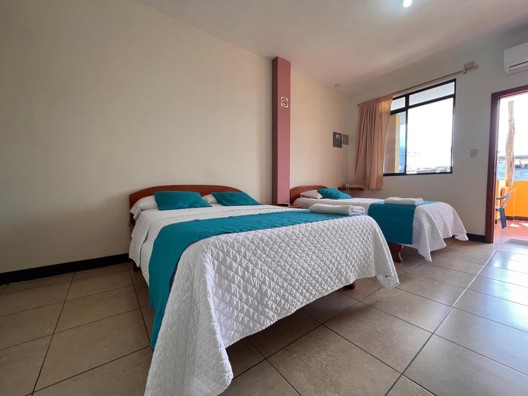Hostal Casa Cascada Puerto Ayora  Dış mekan fotoğraf