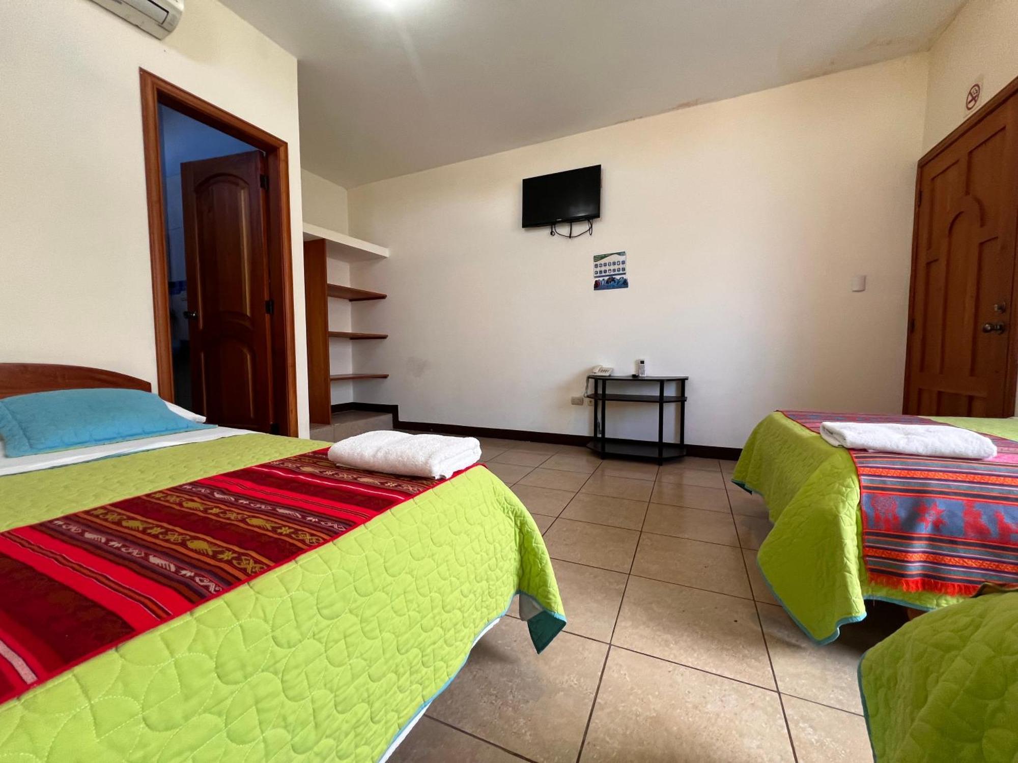 Hostal Casa Cascada Puerto Ayora  Dış mekan fotoğraf