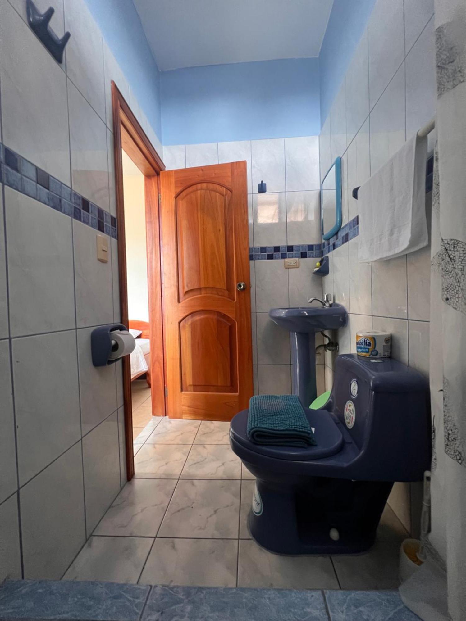 Hostal Casa Cascada Puerto Ayora  Dış mekan fotoğraf