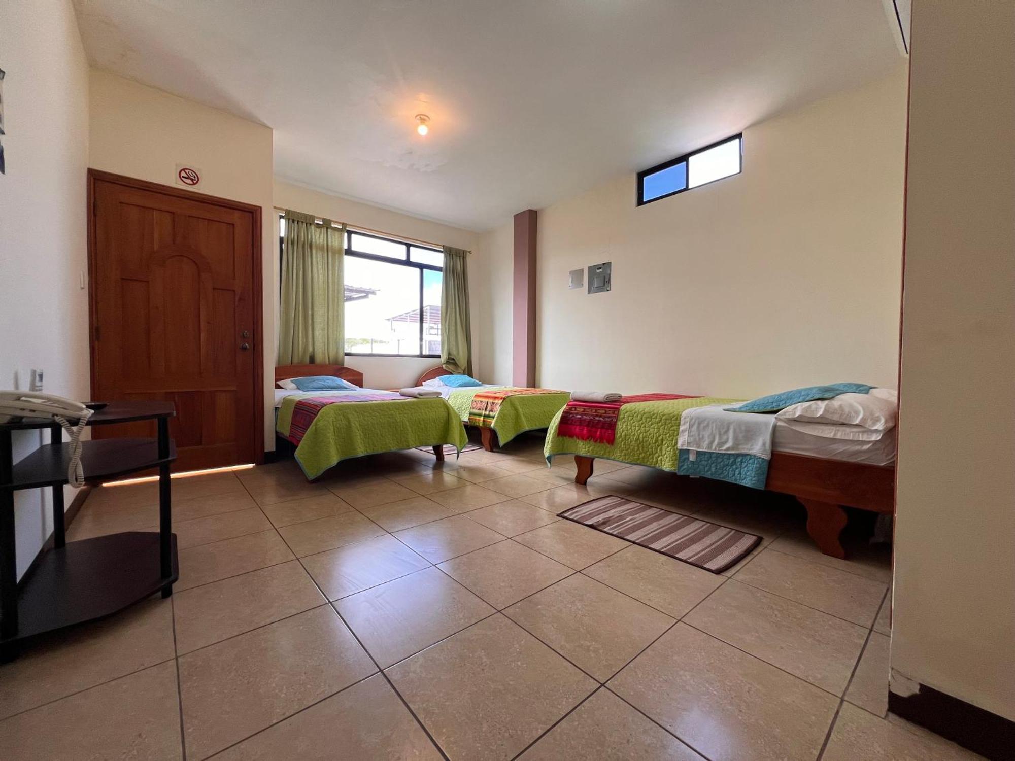 Hostal Casa Cascada Puerto Ayora  Dış mekan fotoğraf