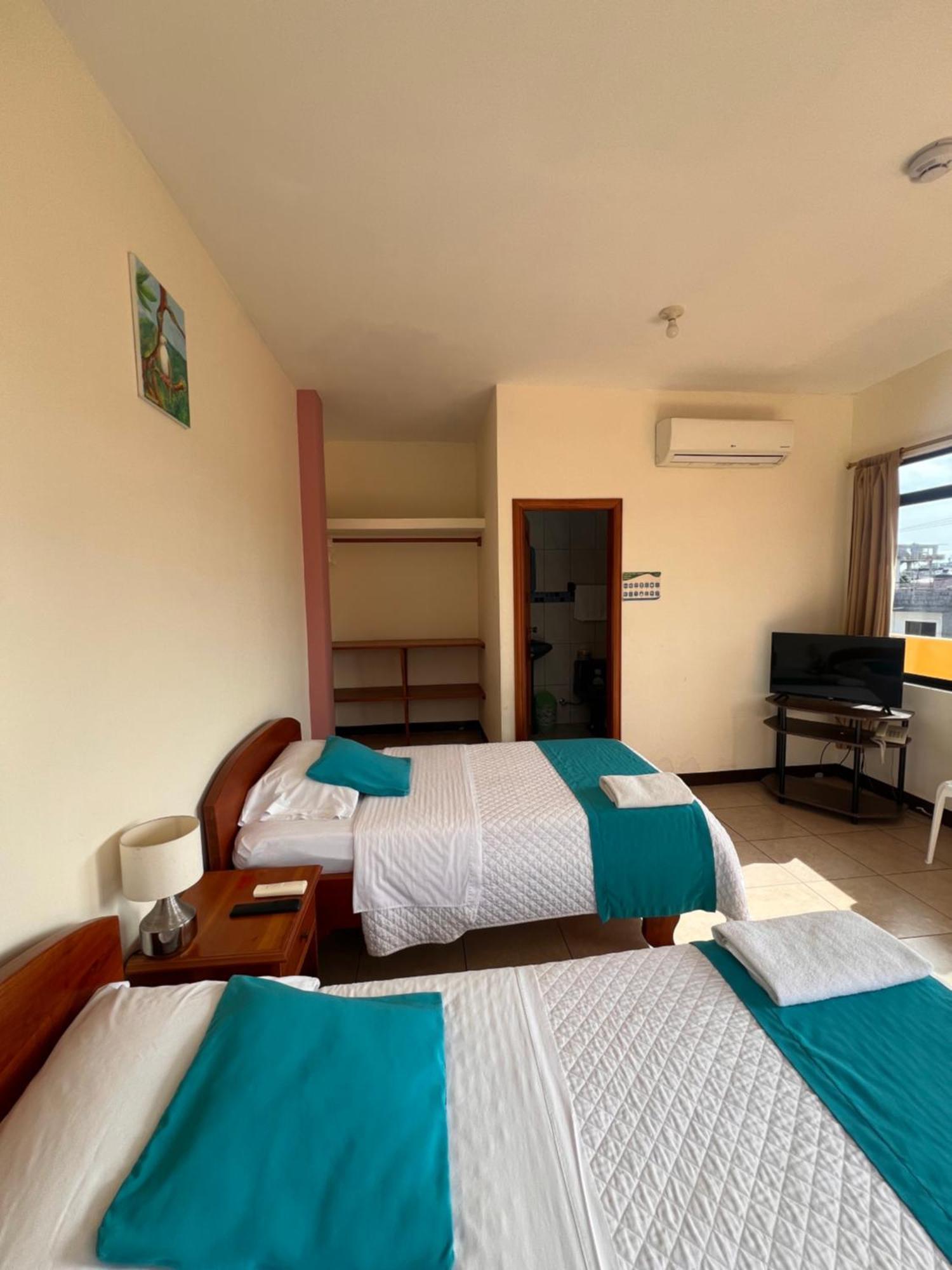 Hostal Casa Cascada Puerto Ayora  Dış mekan fotoğraf