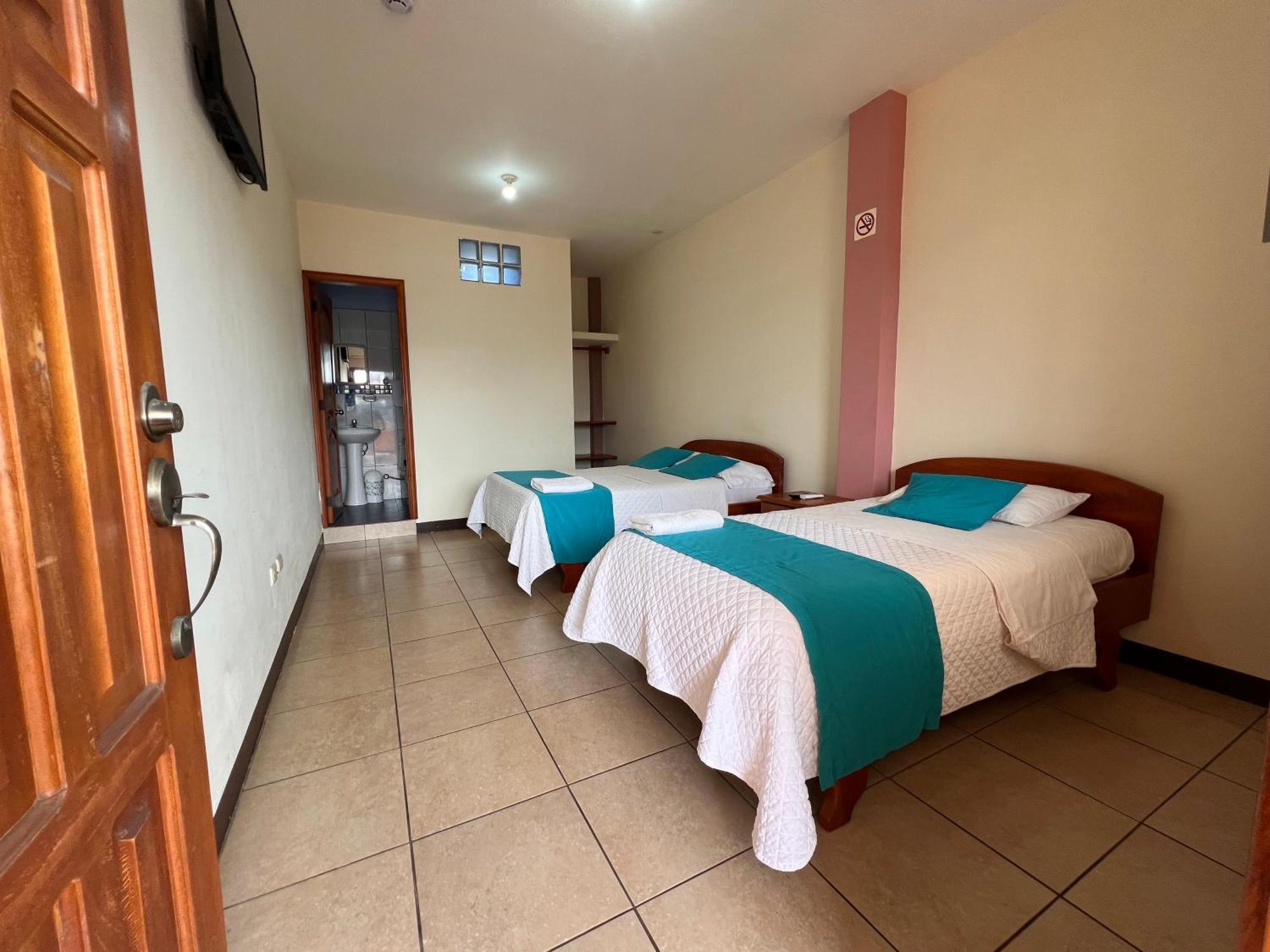 Hostal Casa Cascada Puerto Ayora  Dış mekan fotoğraf