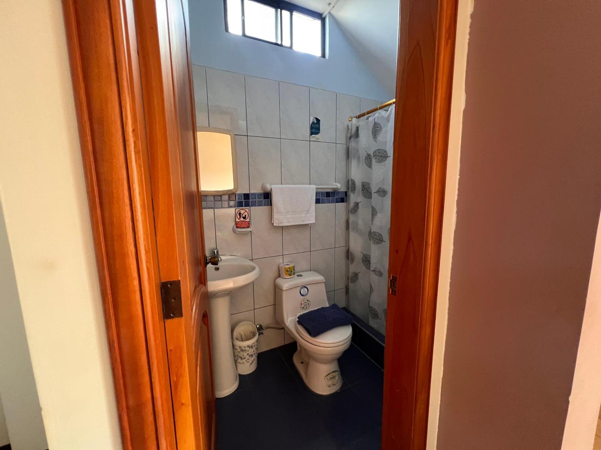 Hostal Casa Cascada Puerto Ayora  Dış mekan fotoğraf
