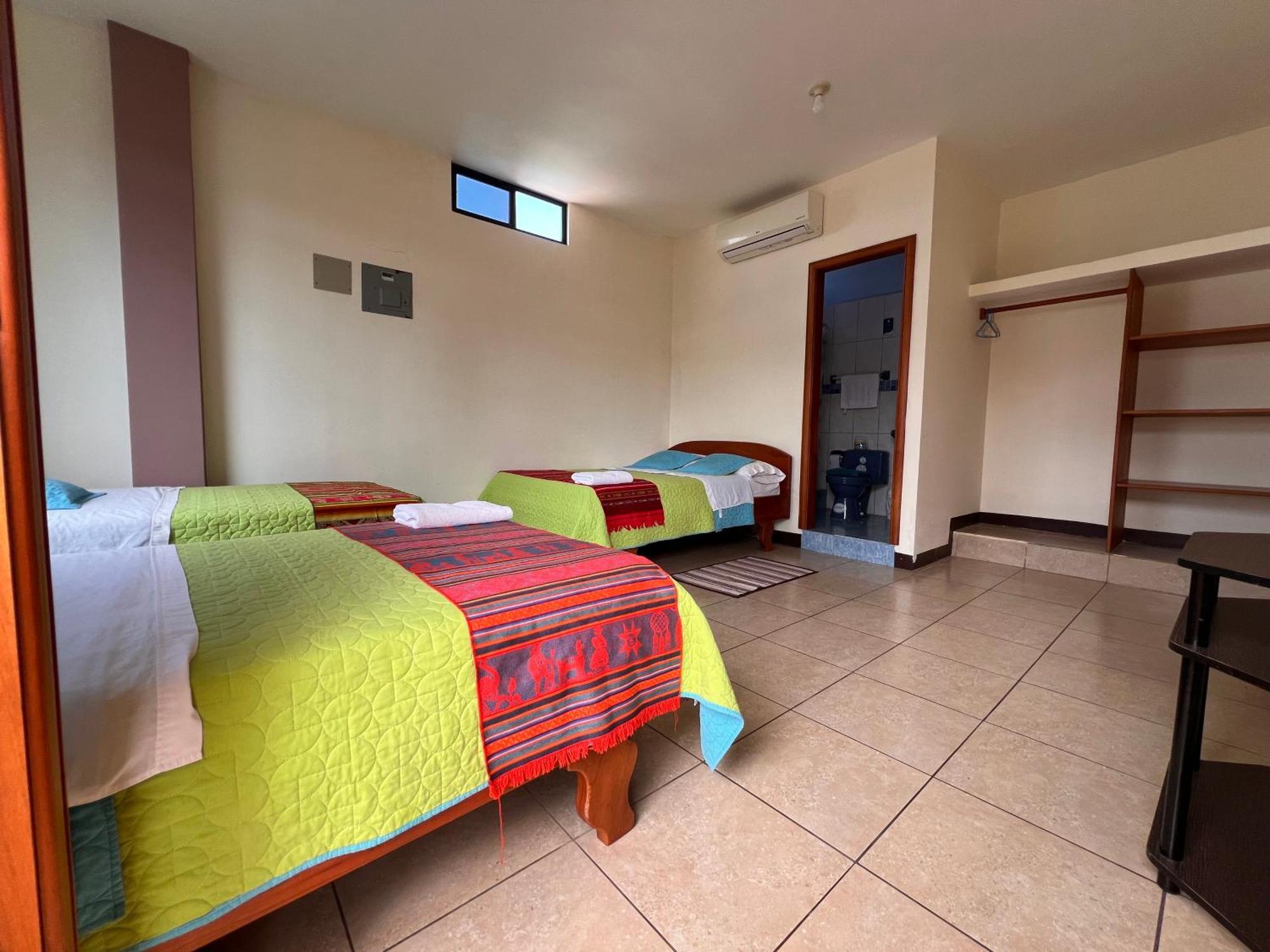 Hostal Casa Cascada Puerto Ayora  Dış mekan fotoğraf
