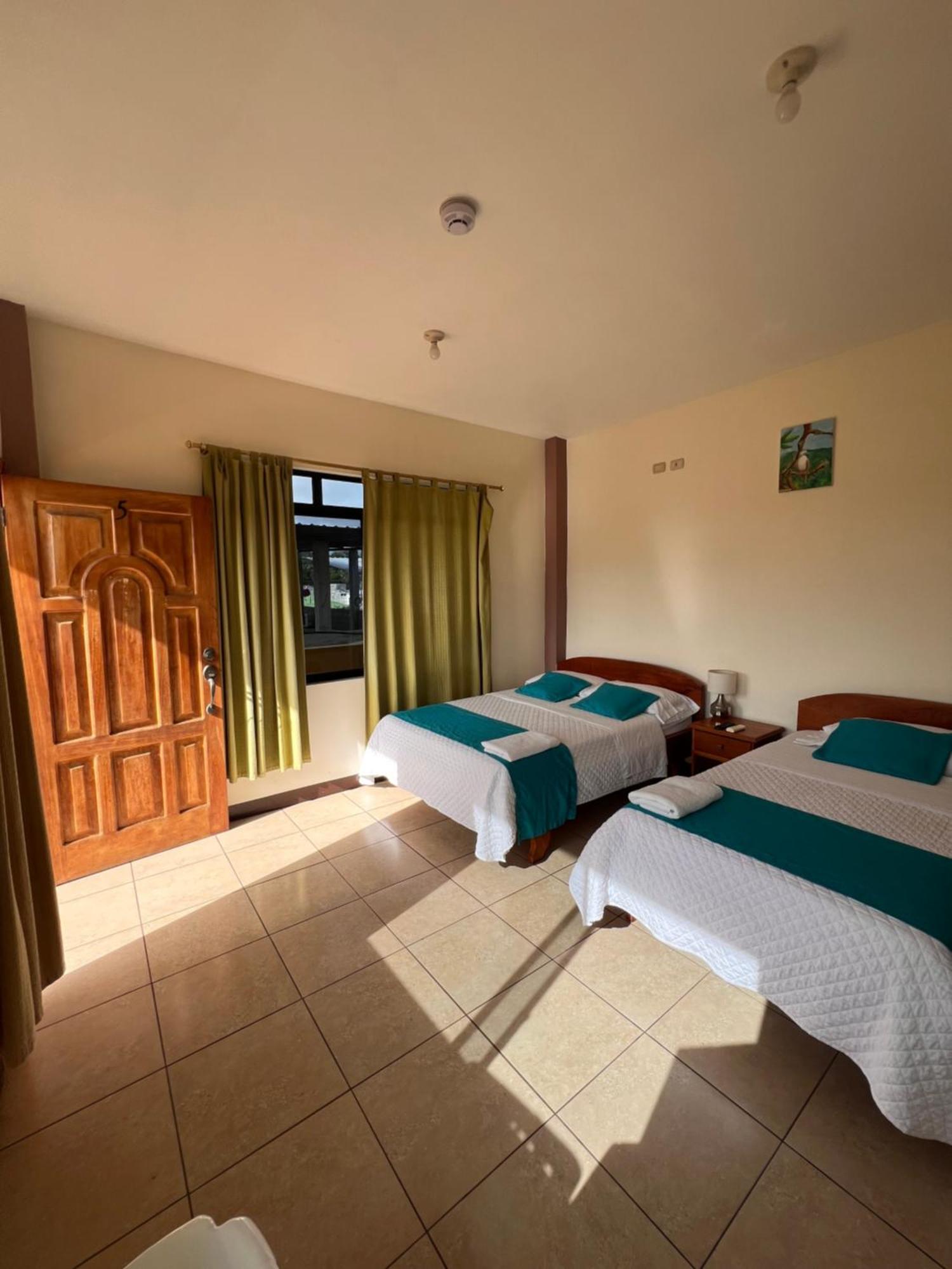 Hostal Casa Cascada Puerto Ayora  Dış mekan fotoğraf