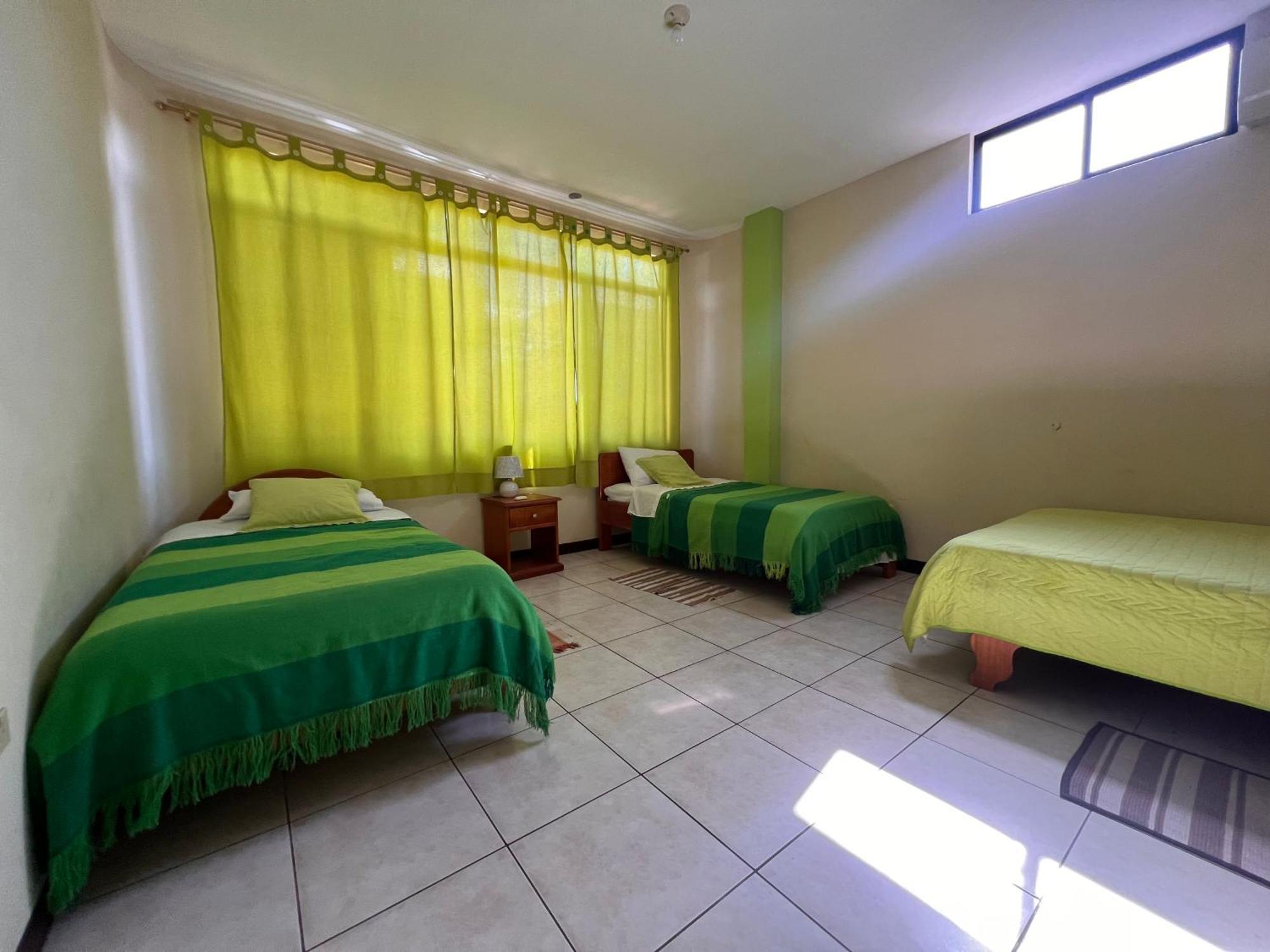 Hostal Casa Cascada Puerto Ayora  Dış mekan fotoğraf