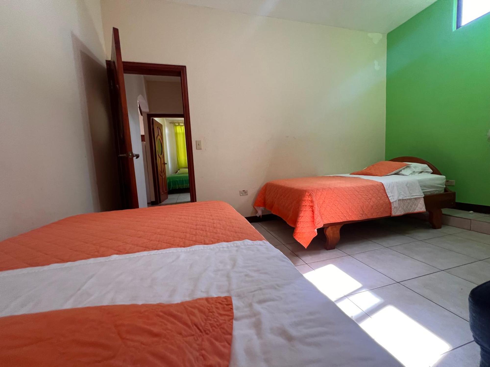 Hostal Casa Cascada Puerto Ayora  Dış mekan fotoğraf
