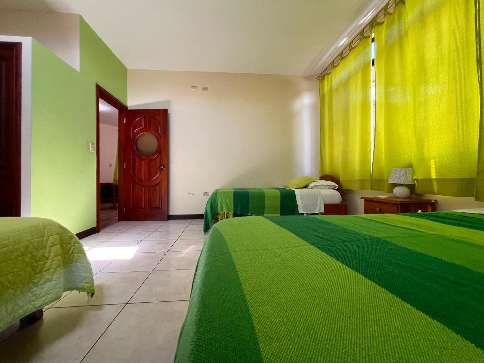 Hostal Casa Cascada Puerto Ayora  Dış mekan fotoğraf